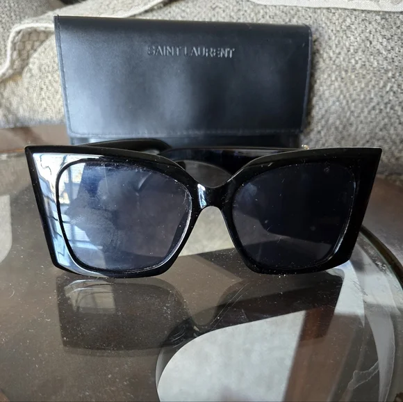 Glossy Black Cat Eye Sunglasses - Picture 1 of 3